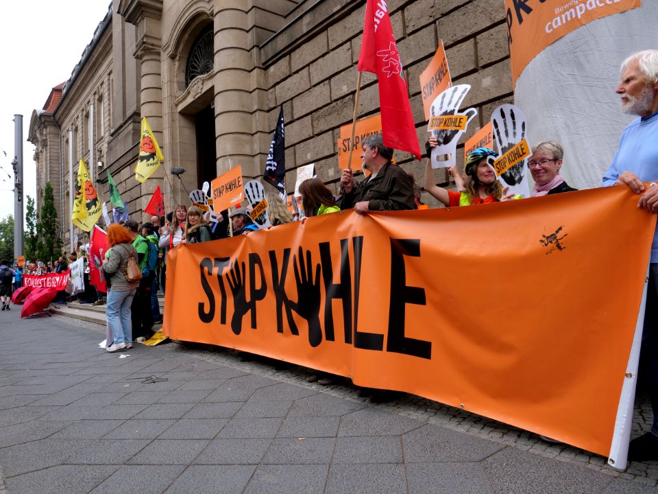Protest at start of the "Coal Commission" 05