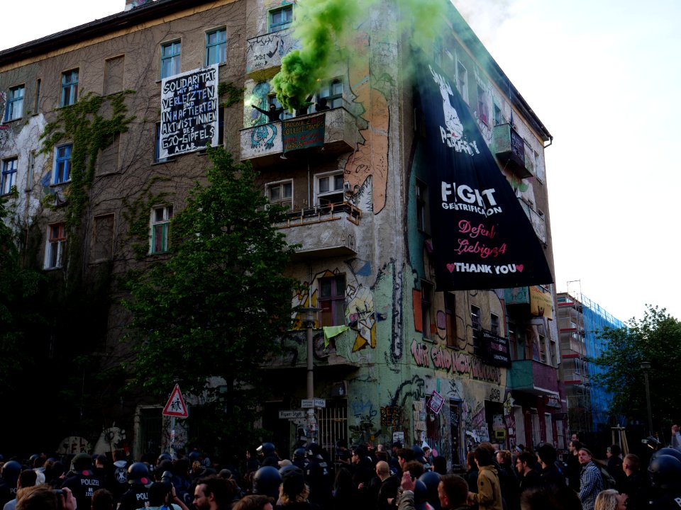 Protest at houses next to the revolutionary 1st may demonstration Berlin 2019 30