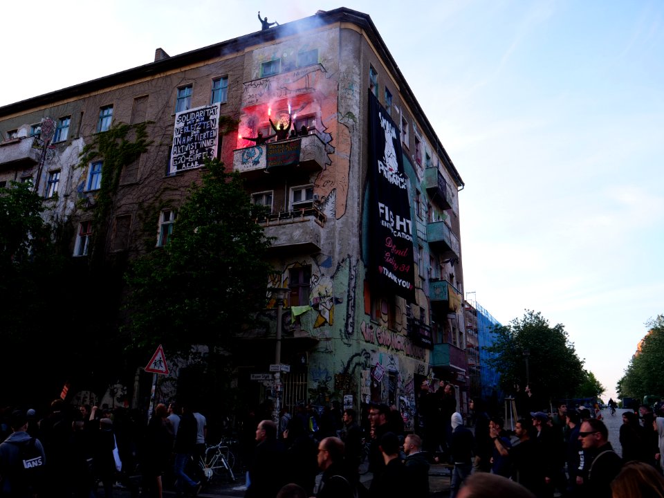 Protest at houses next to the revolutionary 1st may demonstration Berlin 2019 35