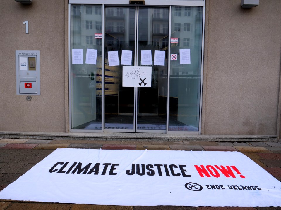 Protest action with the paris agreement at the BUND office Berlin 12