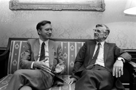 Professor Rang (links) en Kamervoorzitter Dolman (PvdA), Bestanddeelnr 931-7143
