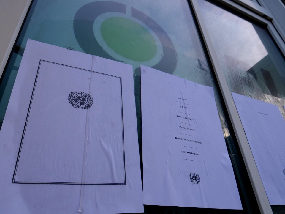 Protest action with the paris agreement at the BUND office Berlin 08