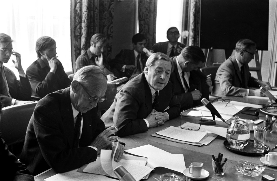 Professor Lanjouw (rector magnificus) en de voorzitter van het college van curat, Bestanddeelnr 922-5590