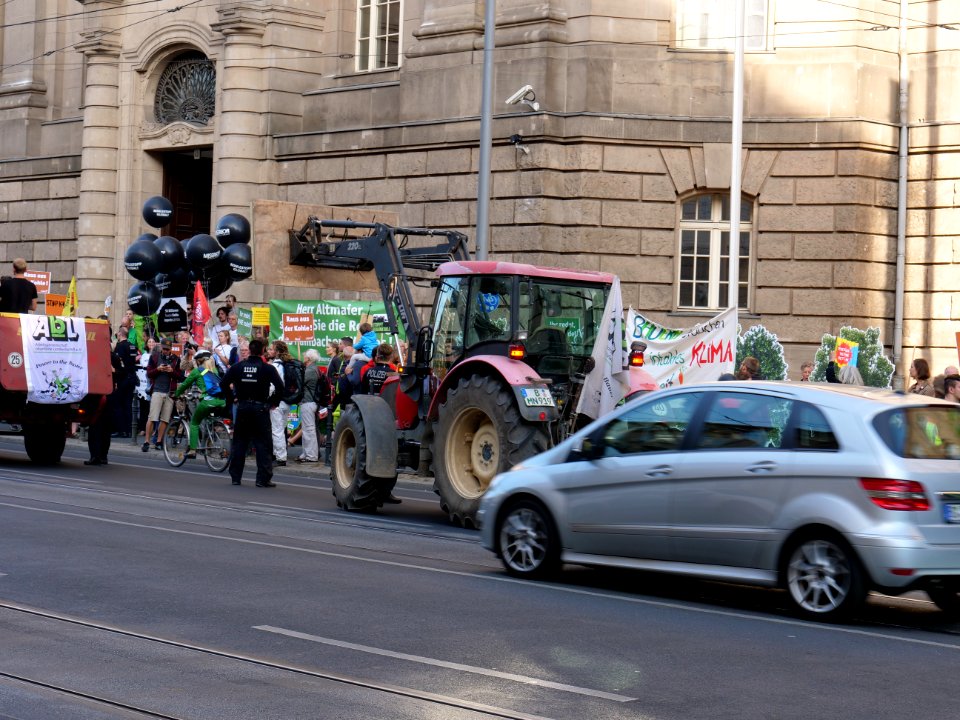 Protest at "Coal Commission" meeting 12