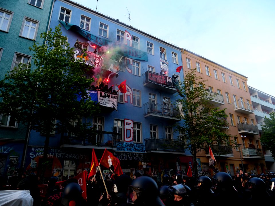 Protest at houses next to the revolutionary 1st may demonstration Berlin 2019 23
