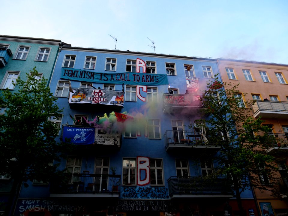 Protest at houses next to the revolutionary 1st may demonstration Berlin 2019 17