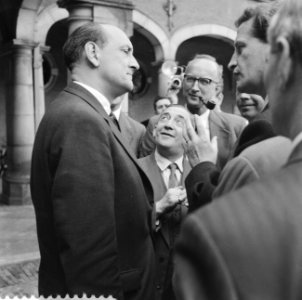 Professor de Quay ontvangt kandidaten voor ministerfuncties. Mr. E.H. Toxopeus(V, Bestanddeelnr 910-2992