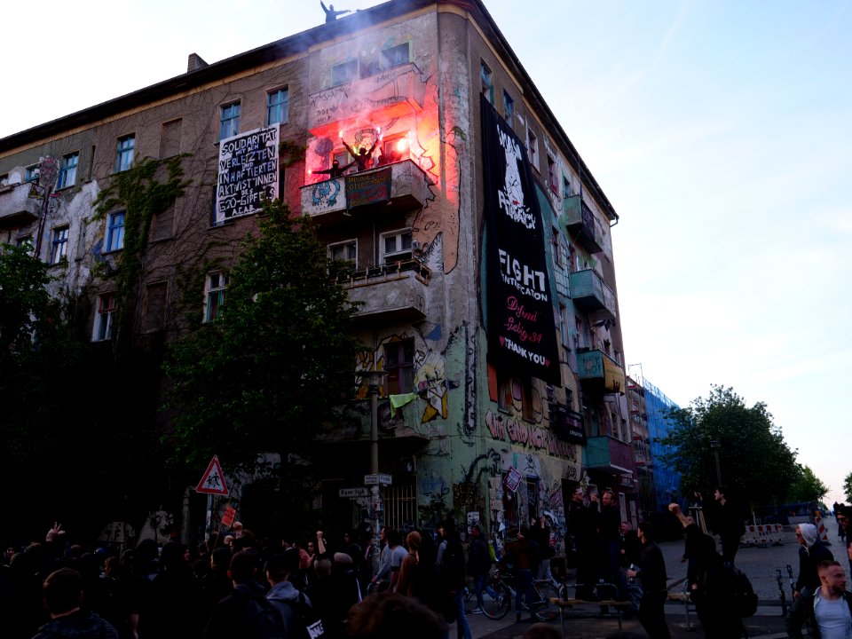 Protest at houses next to the revolutionary 1st may demonstration Berlin 2019 34