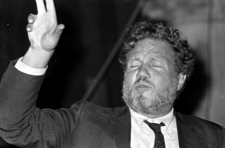 Professor dr. A. Fiedler tijdens rede over rol van Universiteit over academische, Bestanddeelnr 920-7422