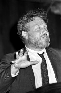 Professor dr. A. Fiedler tijdens rede over rol van Universiteit over academische, Bestanddeelnr 920-7421