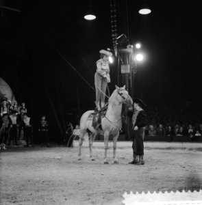 Programma van Circus Krone in Rotterdam Christel Sembach Krone op de Engelse vol, Bestanddeelnr 910-4366
