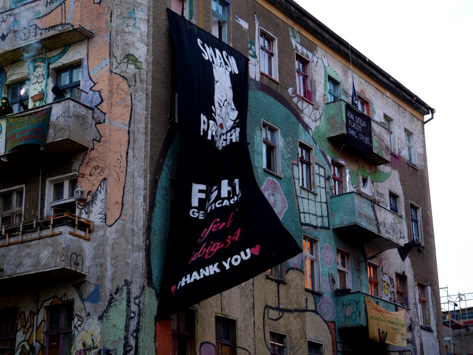 Protest at houses next to the revolutionary 1st may demonstration Berlin 2019 33