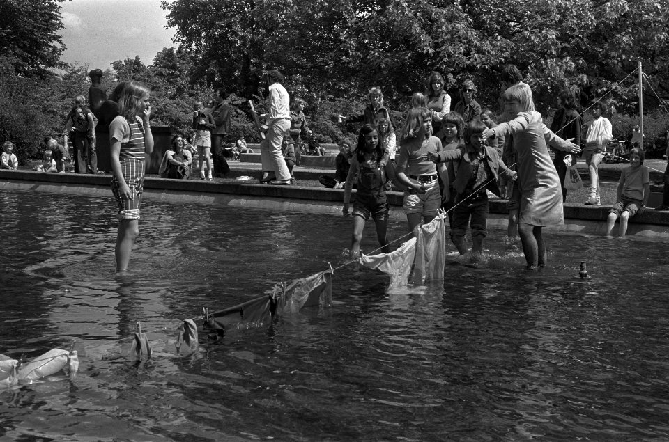 Project In Air and Water van Roland Miller en Shirley Cameron in Stedelijk Museu, Bestanddeelnr 926-4832