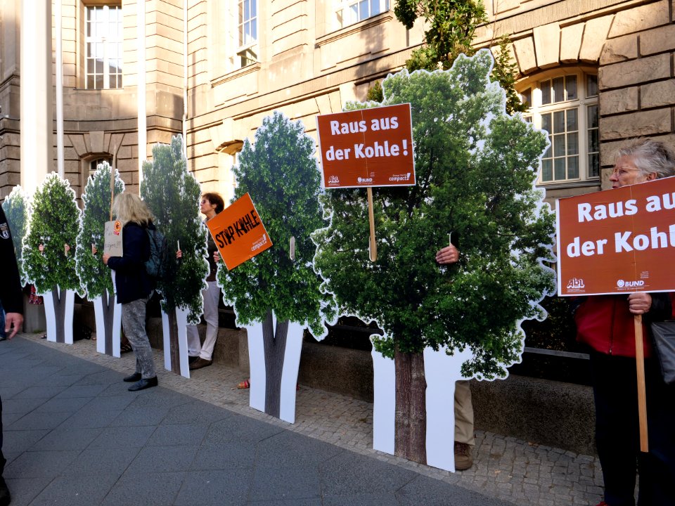 Protest at "Coal Commission" meeting 06