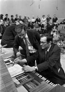 Programma van Frits van der Poel Han Lammers aan het spinet met Frits van der P, Bestanddeelnr 921-3688