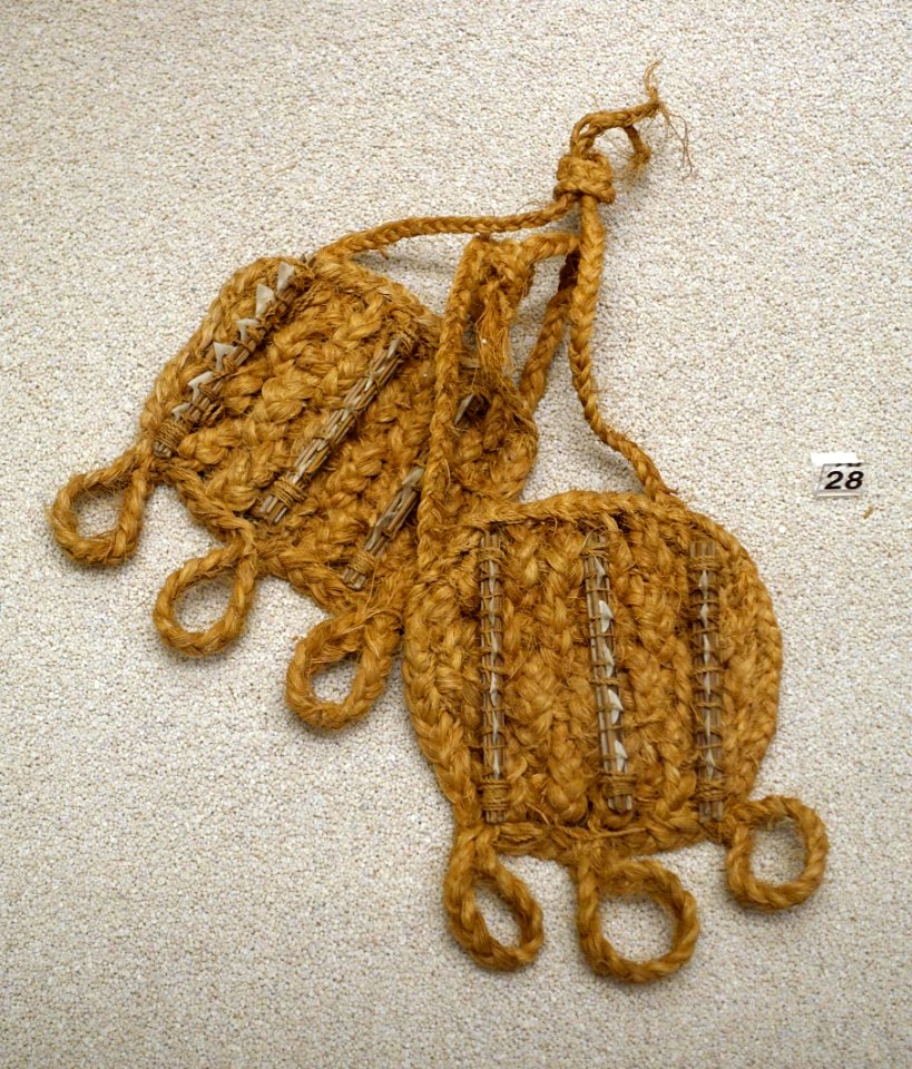 Protective gloves, Kiribati, 1964 - Ethnological Museum, Berlin - DSC01269