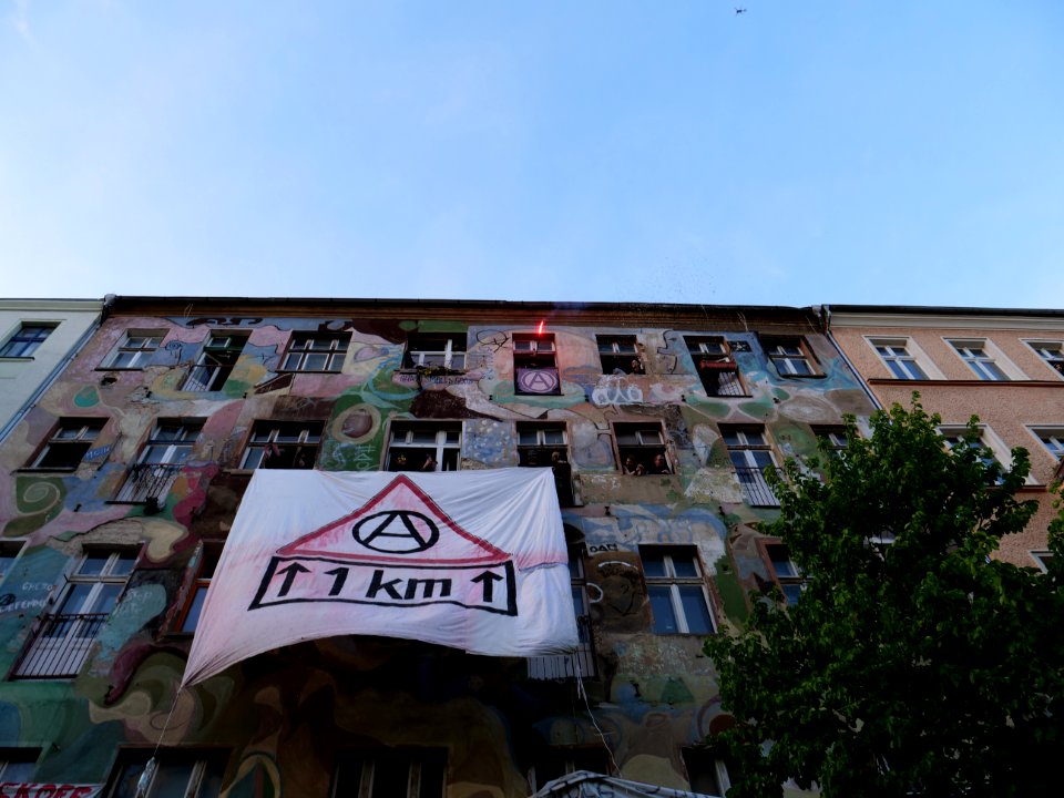 Protest at houses next to the revolutionary 1st may demonstration Berlin 2019 10