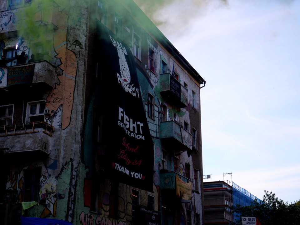 Protest at houses next to the revolutionary 1st may demonstration Berlin 2019 31