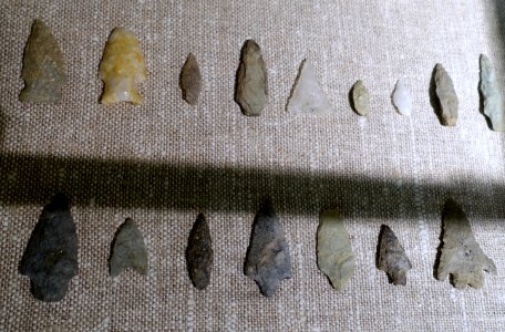 Projectile points - Wapanucket site, loci 1 through 8 - Robbins Museum - Middleborough, Massachusetts - DSC03727