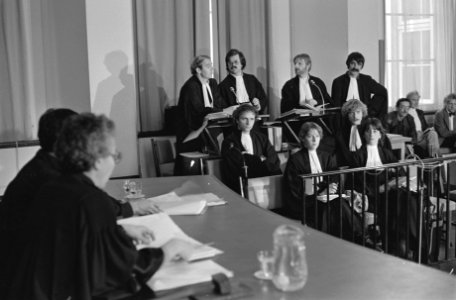 Proces tegen 4 advocaten Advocaten collectief Noord (A'dam) omdat zij op raam , Bestanddeelnr 931-1720