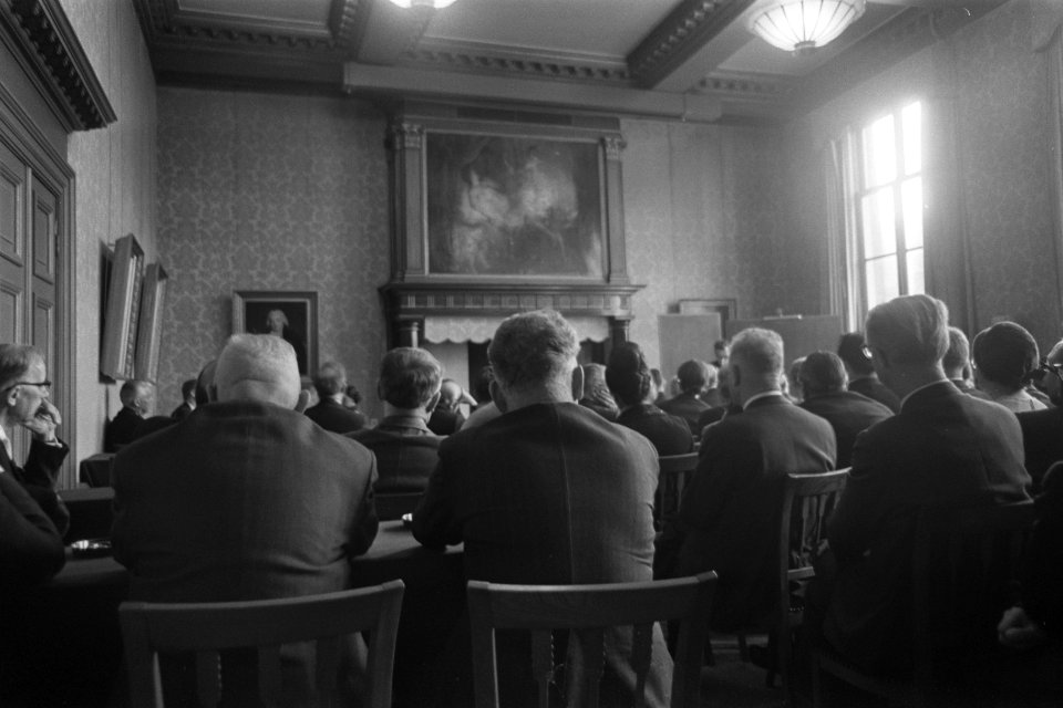 Professor dr. G. J. M. van der Kerk , hoogleraar organische scheikunde Utrecht o, Bestanddeelnr 923-3084