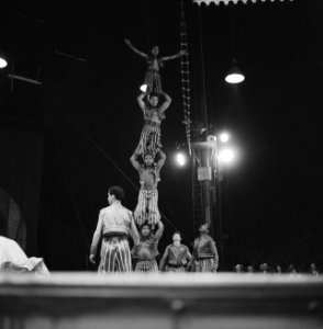 Programma van Circus Krone in Rotterdam de acht Mohameds, Aarabieren op de dubbe, Bestanddeelnr 910-4382