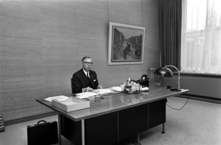 Prof. Zijlstra , directeur Nederlandse Bank, Bestanddeelnr 920-2936