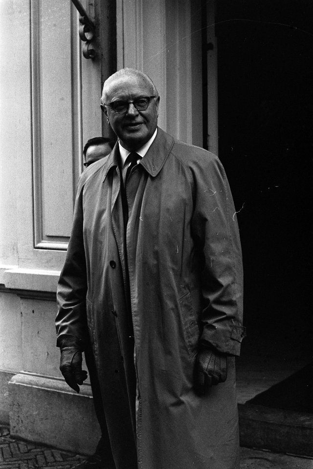 Prof. Romme kabinetsformateur. Prof. Romme, Bestanddeelnr 915-1849