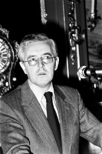 Prof.dr. A.F. Manning voor de microfoon, Bestanddeelnr 930-5382