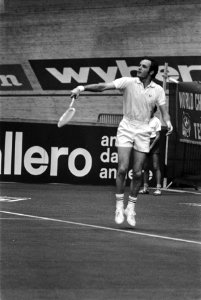 Proftennis in Ahoyhal, Rotterdam, Tom Okker in aktie, Bestanddeelnr 926-0226