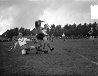 Profvoetbal Amsterdam tegen Graafschap Duivendrecht, spelmomenten, Bestanddeelnr 906-7463