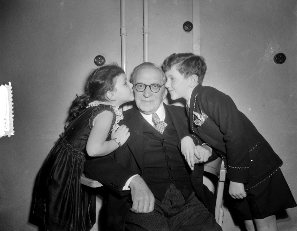 Prof. Dr. Revesz 75 jaar (DG) huldiging Amsterdam, Bestanddeelnr 906-1614