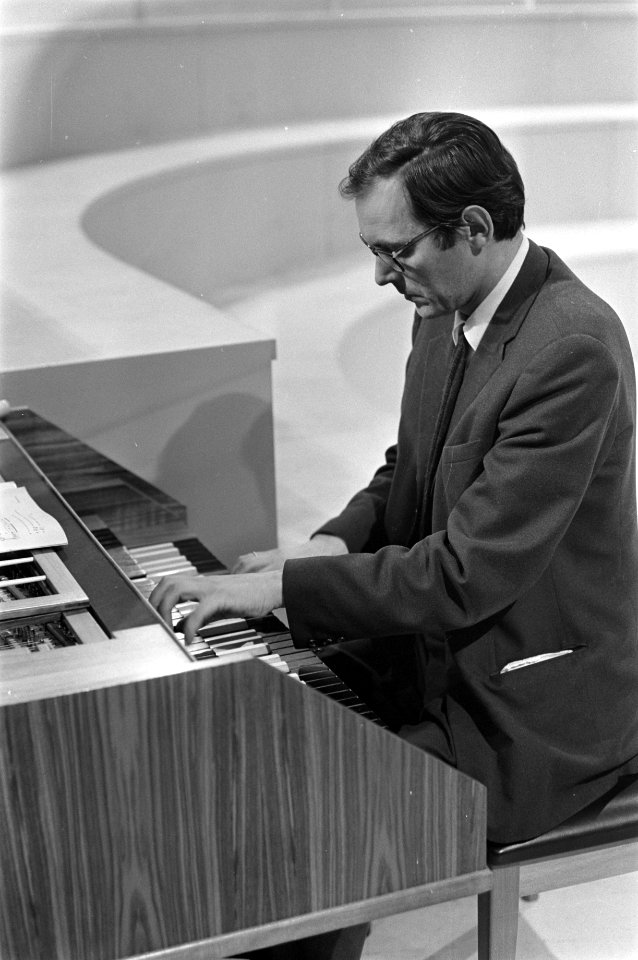 Programma van Frits van der Poel. Han Lammers aan het spinet, Bestanddeelnr 921-3691