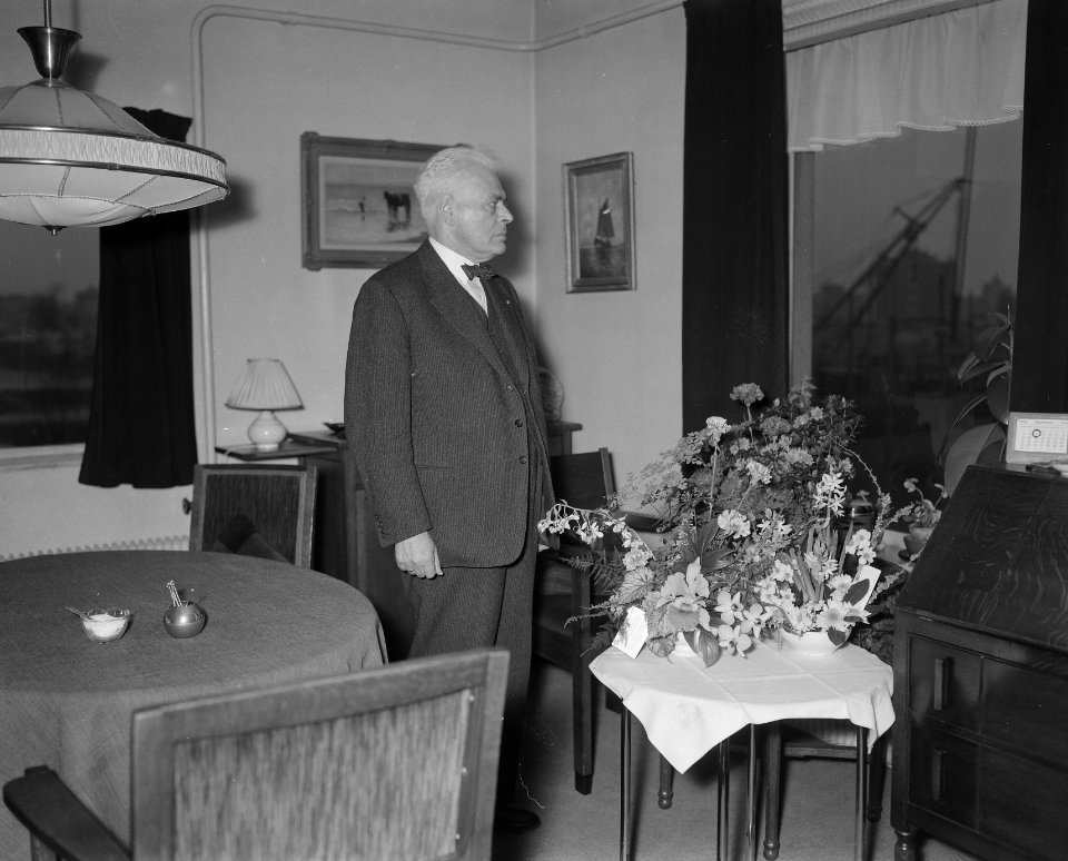 Prof. mr. P.J. Oud, voorzitter van de Volkspartij voor Vrijheid en Democratie (V, Bestanddeelnr 908-1778