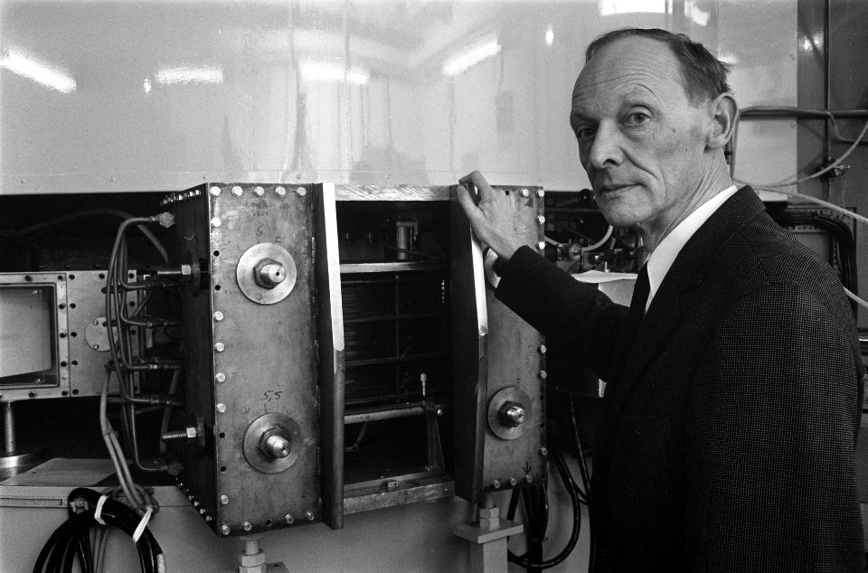 Professor dr. R. van Lieshout , direkteur Ciplotron van het Instituut voor Kernp, Bestanddeelnr 922-9382