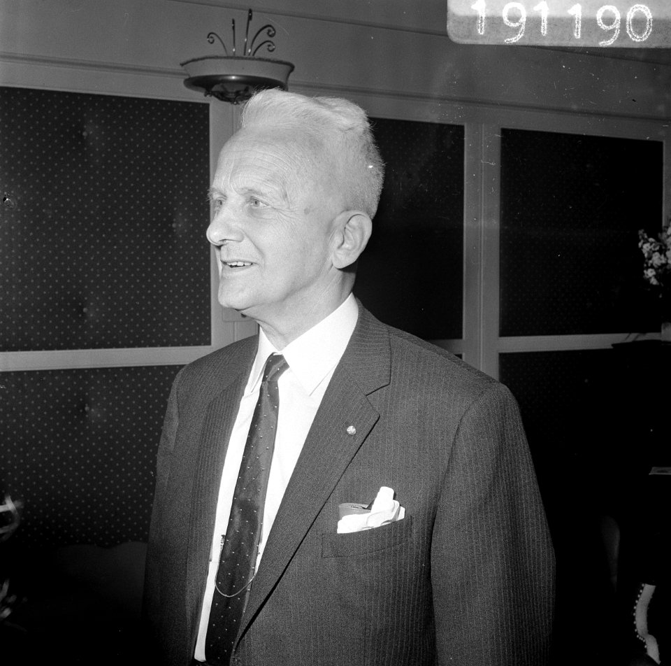 Prof. dr. ir. van Nazure te Den Haag gehuldigd (kop), Bestanddeelnr 919-1190