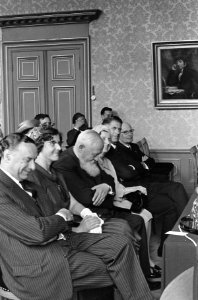 Prof. dr. E. van Slogteren ontvangt Beyerinck-Virologie prijs, Bestanddeelnr 919-2861