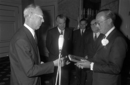 Prof. dr. J. Lanjouw, hoogleraar bijzondere plantkunde en de leer van de verspre, Bestanddeelnr 923-4387