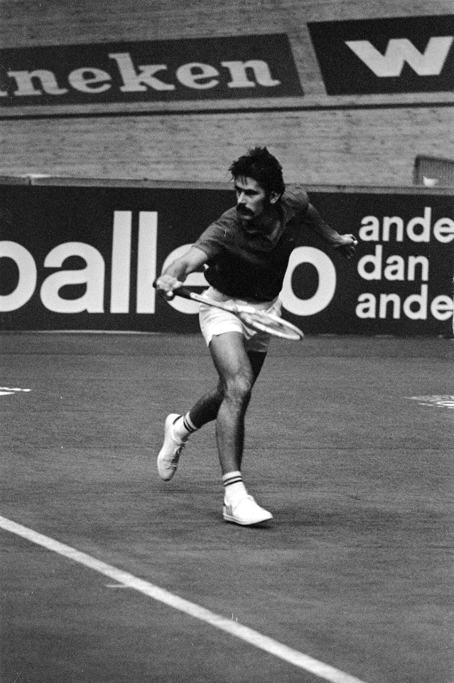 Proftennis in Ahoyhal, Rotterdam, Marty Riessen in aktie, Bestanddeelnr 926-0227