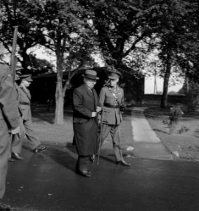 Prinses Irene Brigade. Minister van Defensie Van Lidth de Jeude en generaal-majo, Bestanddeelnr 934-9534