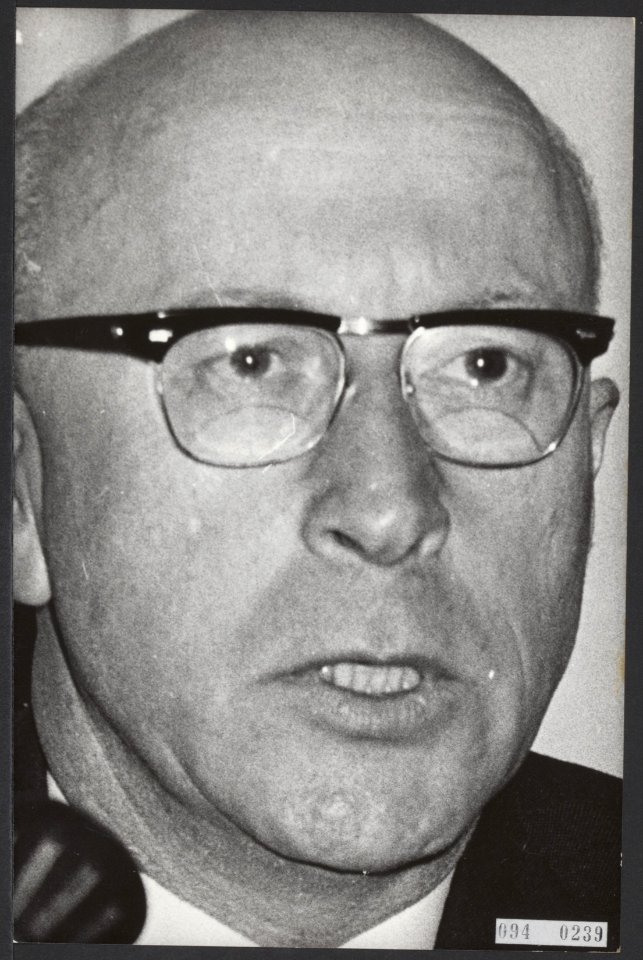 Prof. dr. Ivo Samkalden, oud minister van Justitie, volgens geruchten waarschijn, Bestanddeelnr 094-0239