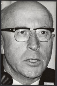 Prof. dr. Ivo Samkalden, oud minister van Justitie, volgens geruchten waarschijn, Bestanddeelnr 094-0239