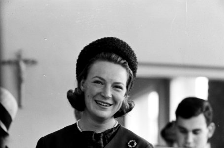 Prinses Irene bracht bezoek aan het Thomas a Kempis Lyceum te Zwolle De prinses, Bestanddeelnr 915-6547
