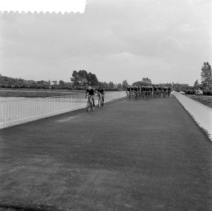 Professionals Onderweg op het parcours, Bestanddeelnr 908-8776