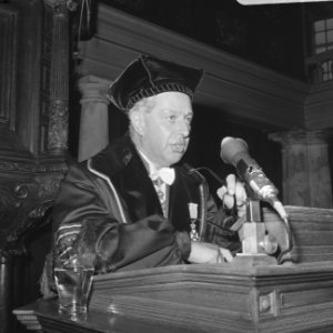 Prof. mr. A.D. Belinfante houdt een rede, Bestanddeelnr 921-6839
