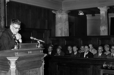 Prof.dr. J. Presser gaf afscheidscollege in aula van Amsterdamse Universiteit pr, Bestanddeelnr 922-4773