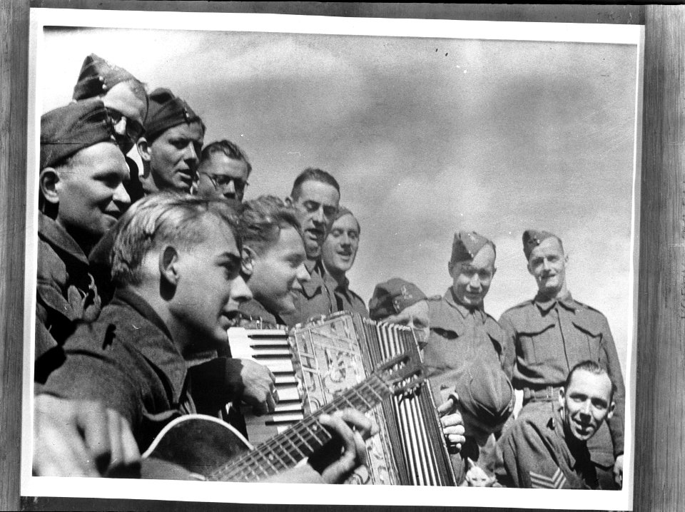 Prinses Irene Brigade. Recruten uit Zuid-Afrika. Bijschrift South Africa and Ho…, Bestanddeelnr 934-9220