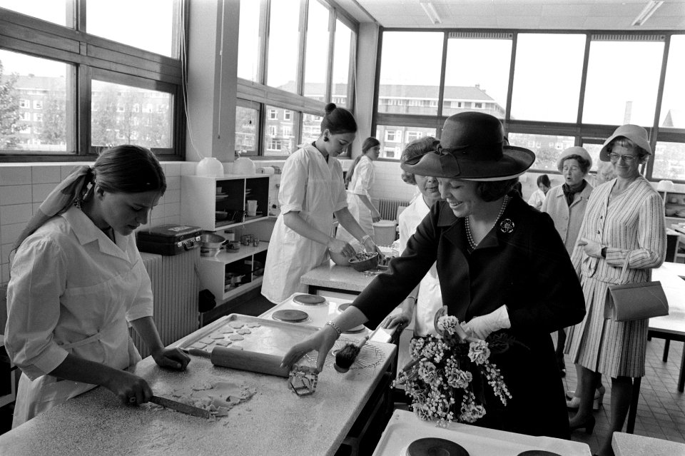 Prinses Beatrix opent scholengemeenschap t Zandpad , Amsterdam Prinses Beatri, Bestanddeelnr 923-5338