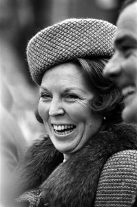 Prinses Beatrix opent nieuw gemeentehuis van Ridderkerk Prinses Beatrix , kop, Bestanddeelnr 930-7169