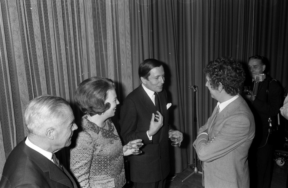 Prinses Beatrix opent nieuw Jaarbeursgebouw, Beatrixgebouw te Utrecht. Prinses B, Bestanddeelnr 923-3122